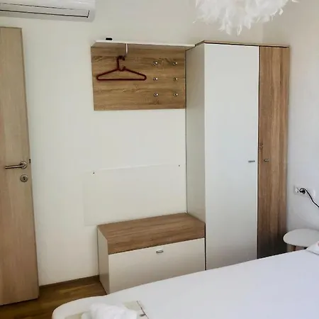 Dani Sea & Pool 特罗吉尔