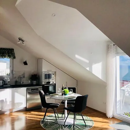 Dani Sea & Pool トロギール