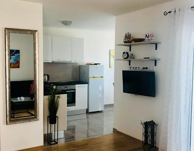 Dani Sea & Pool Апартаменты *