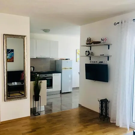 Dani Sea & Pool Apartman *